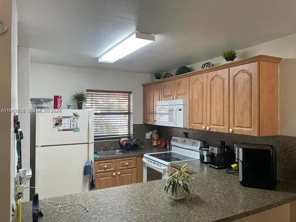 $2,400 | 1318 West 42nd Street, Unit 1318, Hialeah, FL 33012