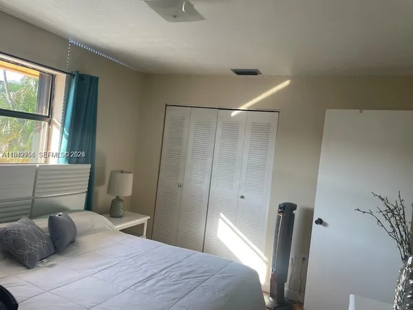 $2,400 | 1318 West 42nd Street, Unit 1318, Hialeah, FL 33012