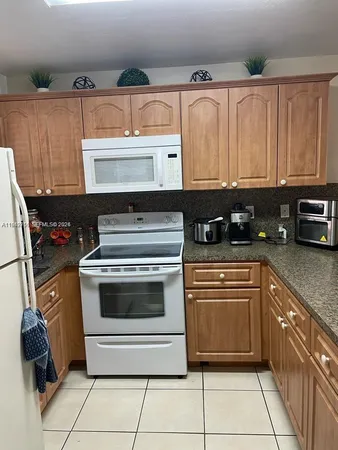 $2,400 | 1318 West 42nd Street, Unit 1318, Hialeah, FL 33012