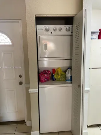 $2,400 | 1318 West 42nd Street, Unit 1318, Hialeah, FL 33012