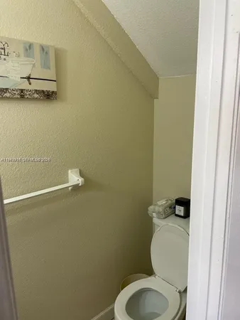 $2,400 | 1318 West 42nd Street, Unit 1318, Hialeah, FL 33012