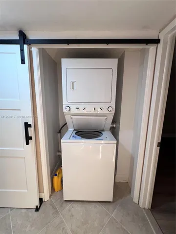 $2,700 | 907 Cypress Terrace, Unit 203, Pompano Beach, FL 33069