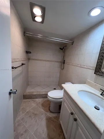 $2,700 | 907 Cypress Terrace, Unit 203, Pompano Beach, FL 33069