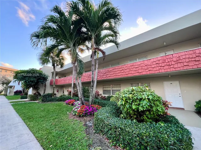 $2,700 | 907 Cypress Terrace, Unit 203, Pompano Beach, FL 33069