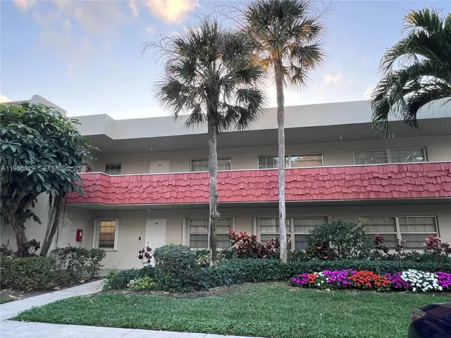 $2,700 | 907 Cypress Terrace, Unit 203, Pompano Beach, FL 33069