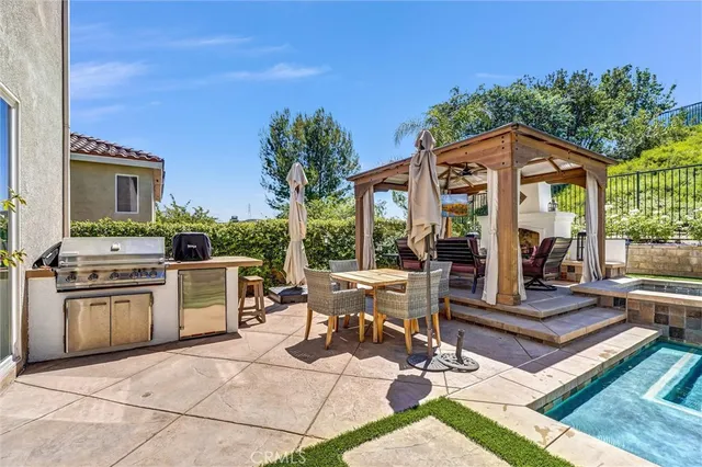 a view of a dinning table and chairs in the patio