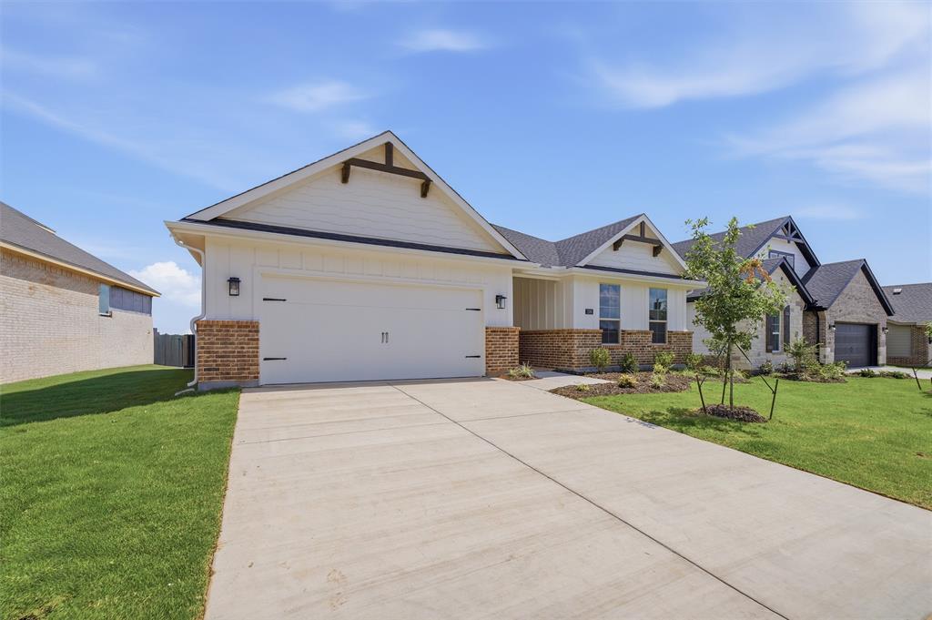 1209 Colca Drive Springtown, TX 76082 - Photo 3 of 24 Front house