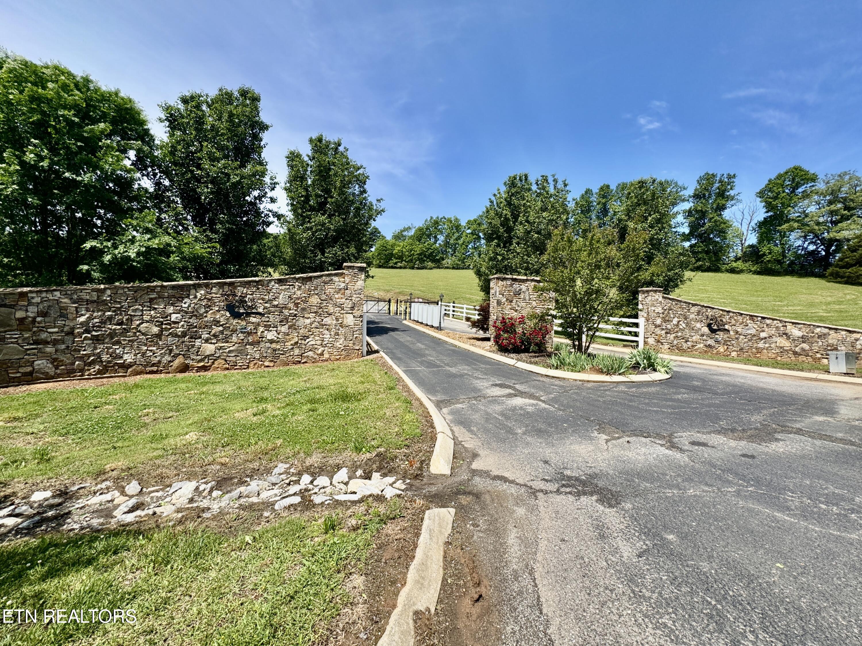 The Gates Drive Decatur, TN 37322 - Photo 9 of 16 9