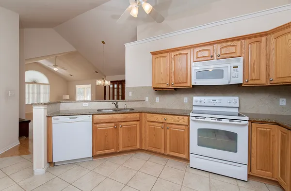 $2,050 | 30 Wildwood Drive, Unit 173, Georgetown, TX 78633