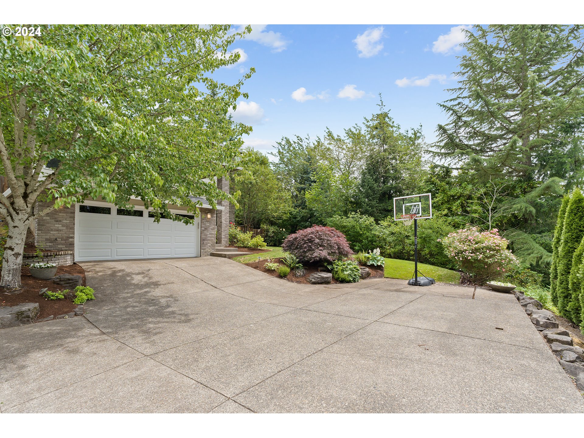 6246 Southwest Garden Home Road Portland, OR 97219 - Photo 2 of 48 Gallery Image 2