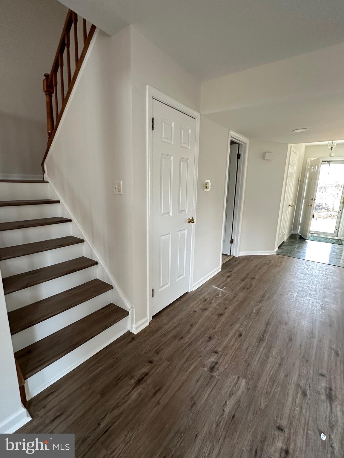 692 Danbury Court Newtown, PA 18940 - Photo 3 of 16 Entry