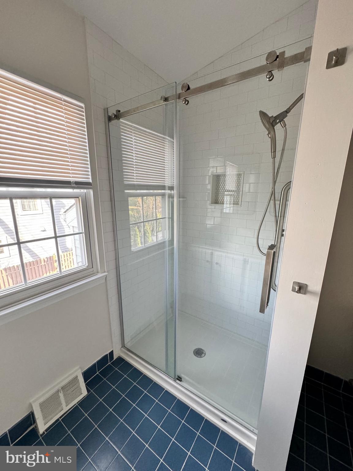 692 Danbury Court Newtown, PA 18940 - Photo 10 of 16 Primary Bath