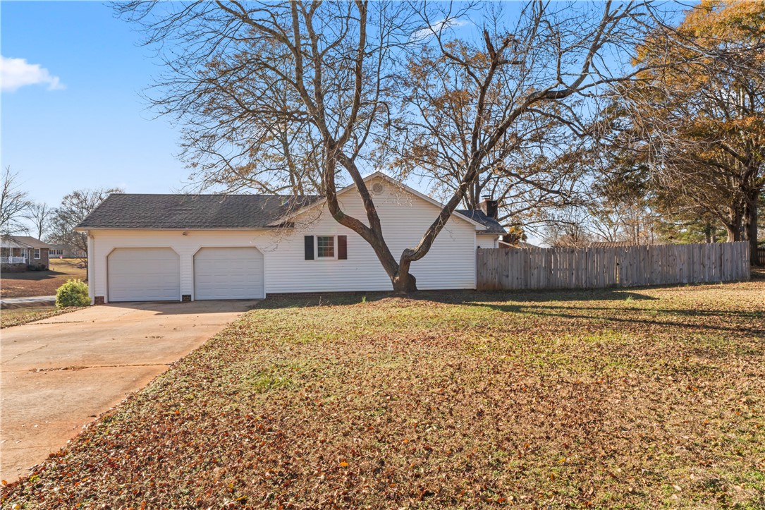 304 Stonehaven Drive Anderson, SC 29625 - Photo 9 of 19