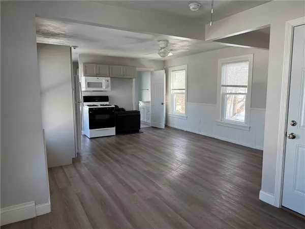 $2,250 | 251 High Street, Unit 4, Cumberland, RI 02864