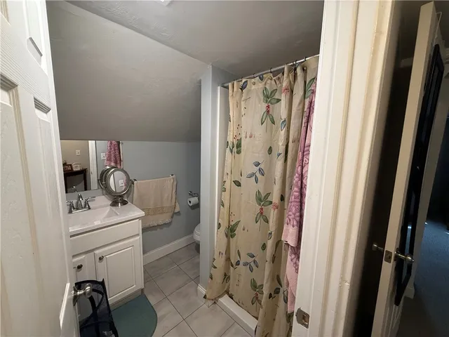 $2,325 | 251 High Street, Unit 4, Cumberland, RI 02864