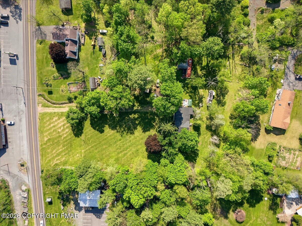 140 Camelback Road Tannersville, PA 18372 - Photo 8 of 44 08-HomeView_Media-140_Camelback_Rd