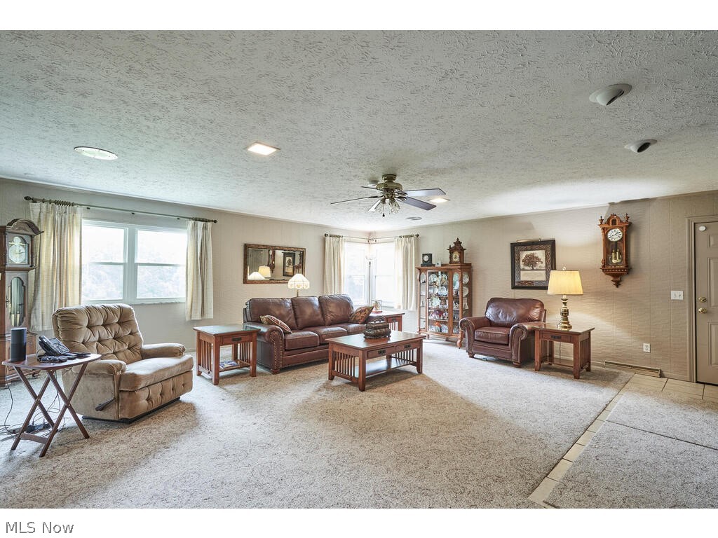 3295 Hemphill Road Barberton, OH 44203 - Photo 10 of 29 Large first floor family room