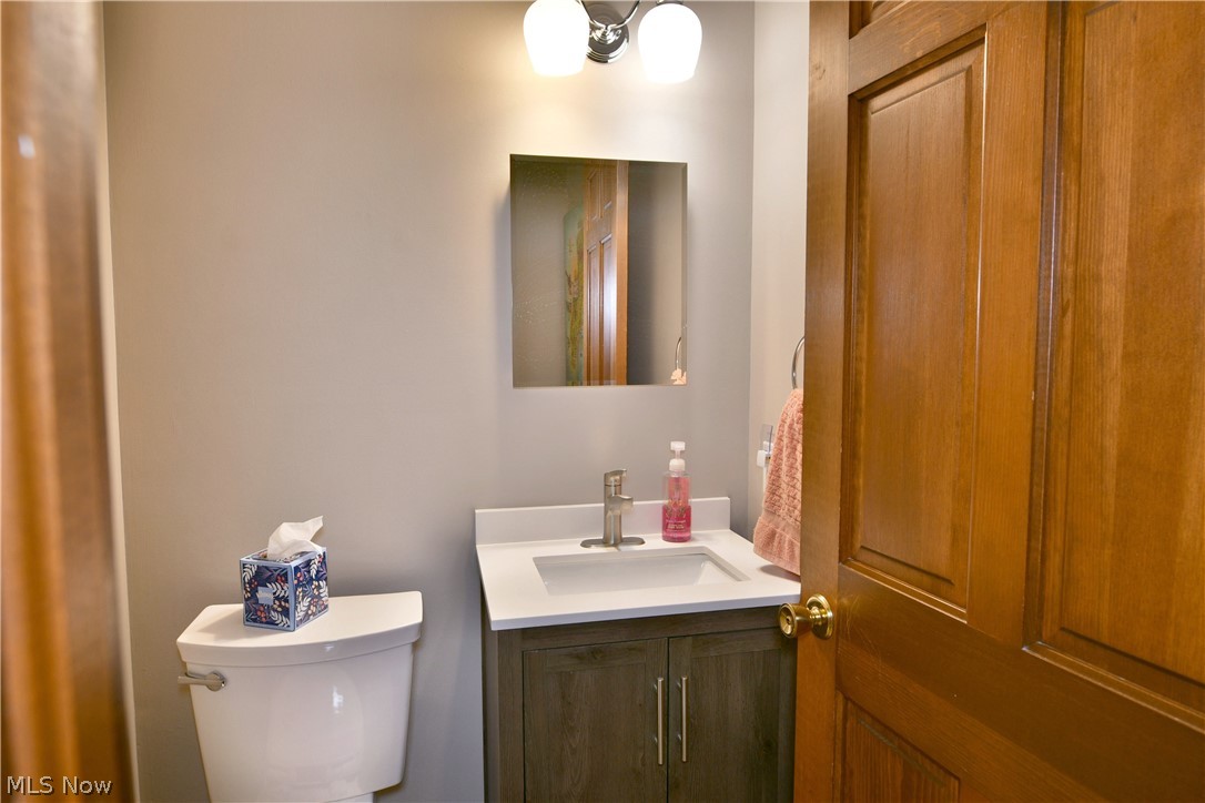 8930 Echo Lake Road Northeast Warren, OH 44484 - Photo 22 of 46 first floor half bath