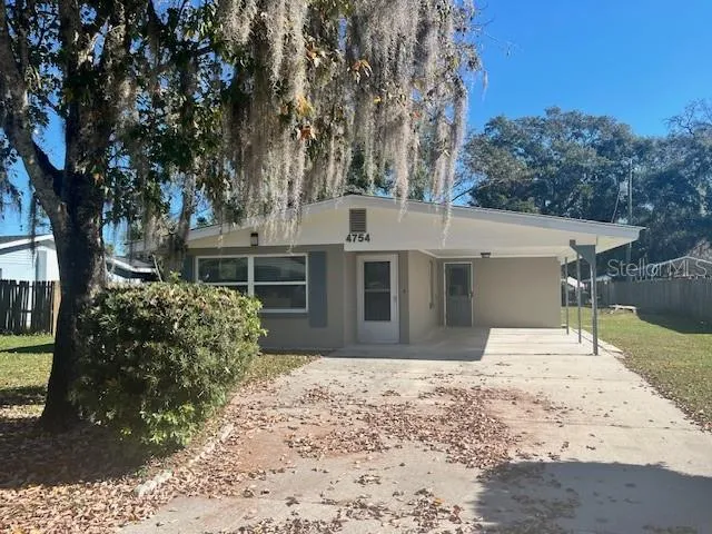$1,600 | 4754 17th Street, Zephyrhills, FL 33542