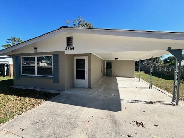 $1,600 | 4754 17th Street, Zephyrhills, FL 33542