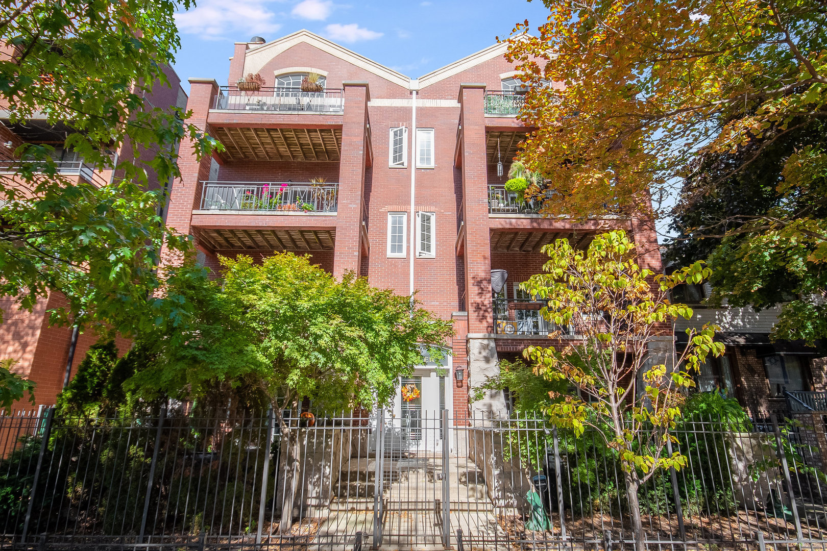 930 West Cuyler Avenue, Unit 3W Chicago, IL 60613 - Photo 1 of 25