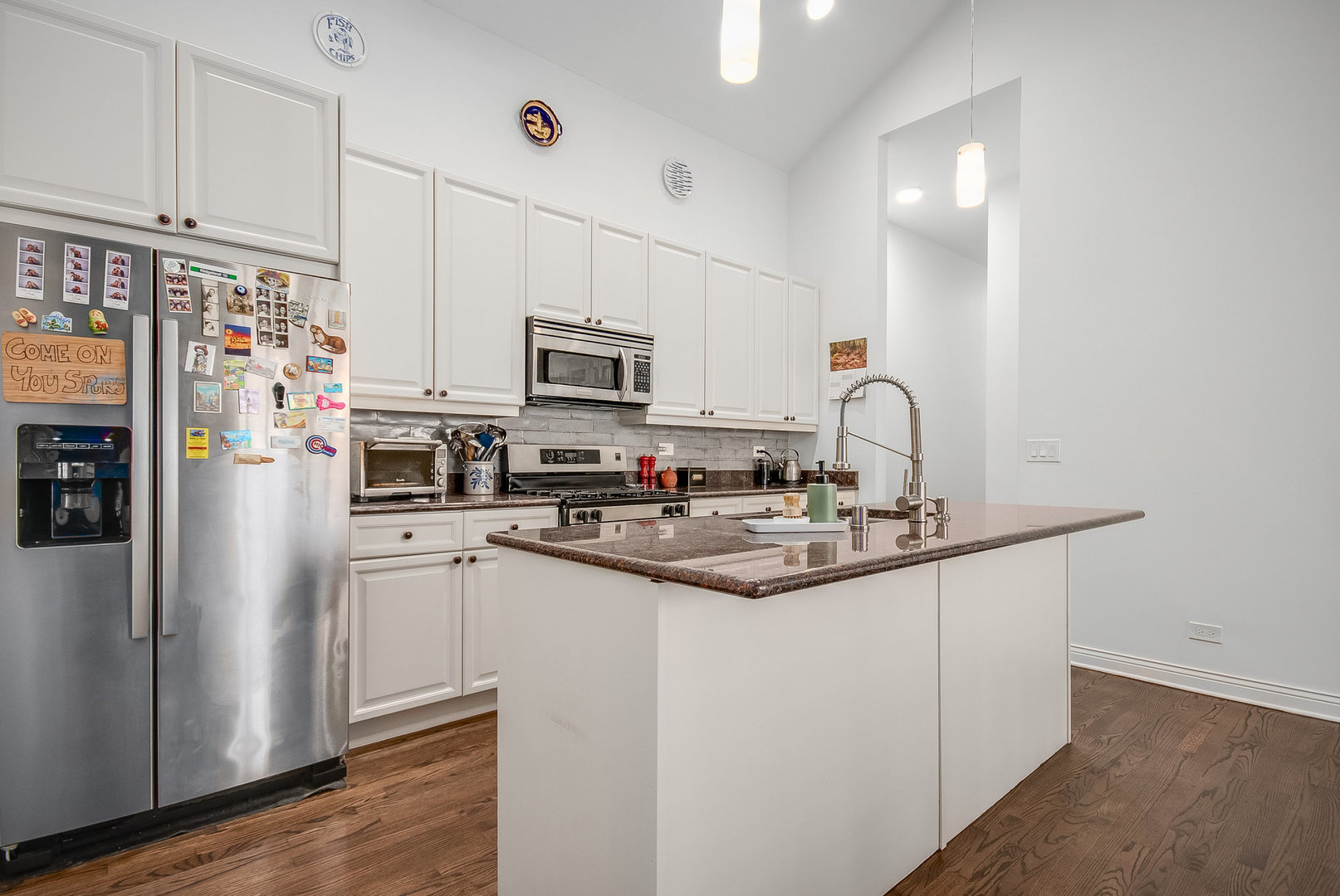 930 West Cuyler Avenue, Unit 3W Chicago, IL 60613 - Photo 11 of 25