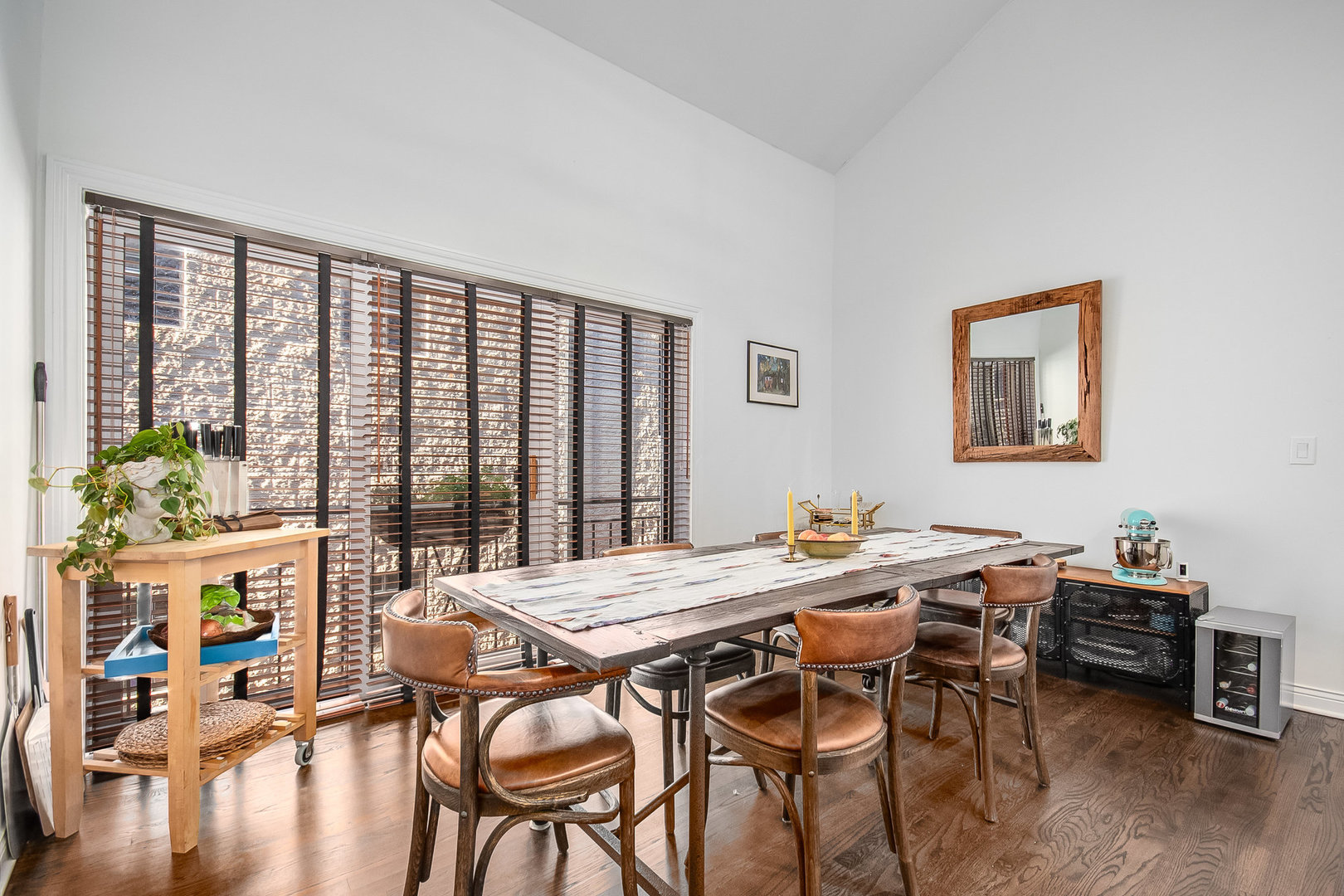 930 West Cuyler Avenue, Unit 3W Chicago, IL 60613 - Photo 12 of 25