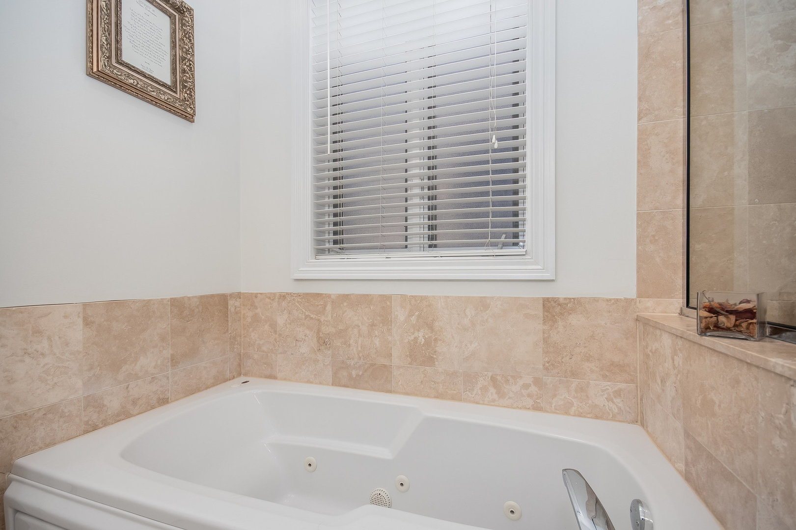 930 West Cuyler Avenue, Unit 3W Chicago, IL 60613 - Photo 16 of 25