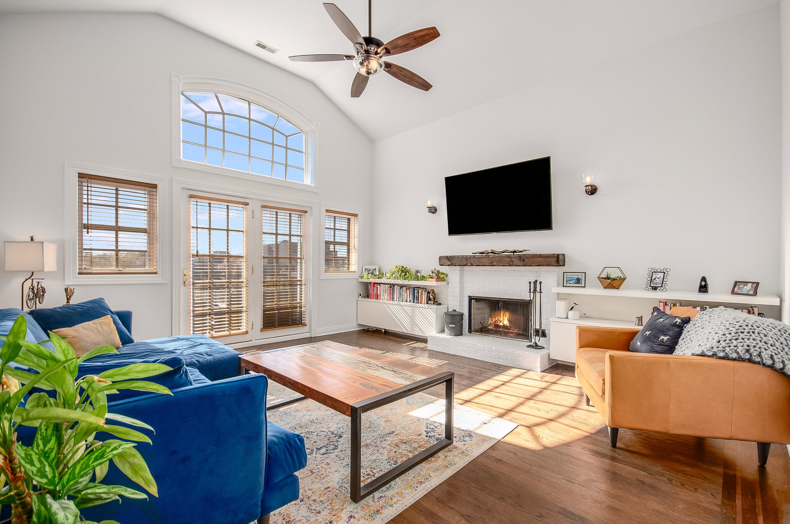 930 West Cuyler Avenue, Unit 3W Chicago, IL 60613 - Photo 2 of 25