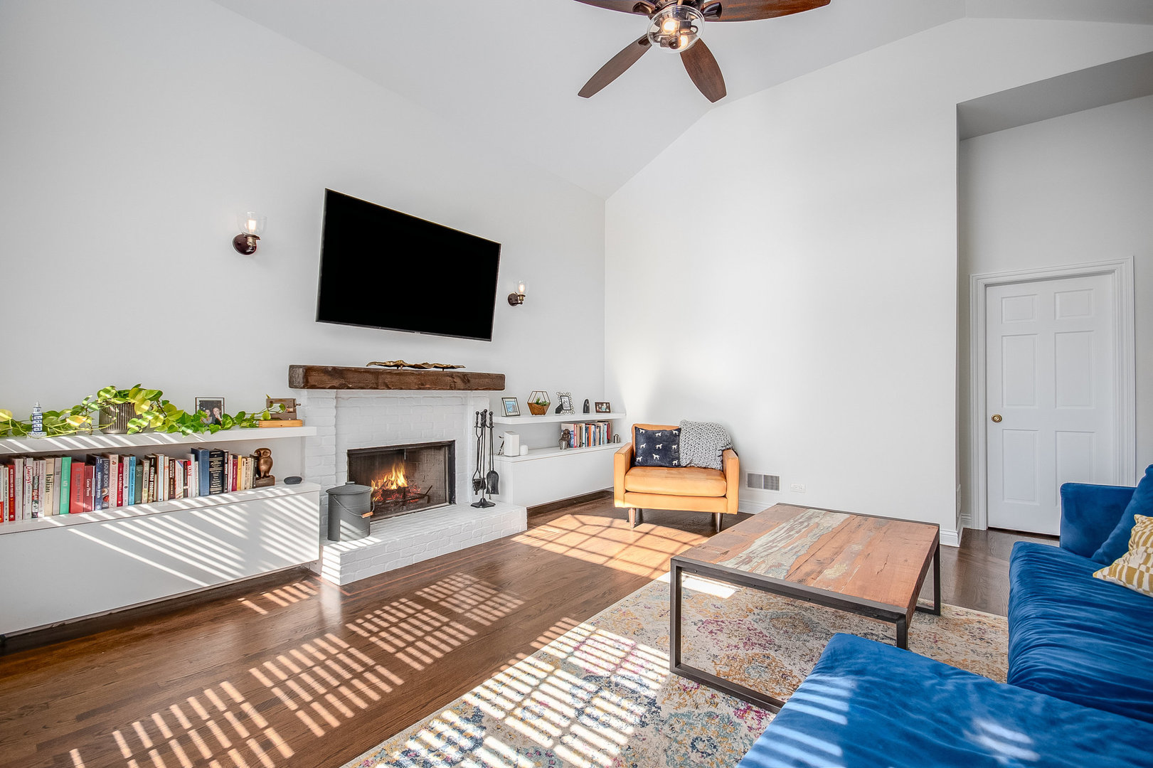 930 West Cuyler Avenue, Unit 3W Chicago, IL 60613 - Photo 4 of 25