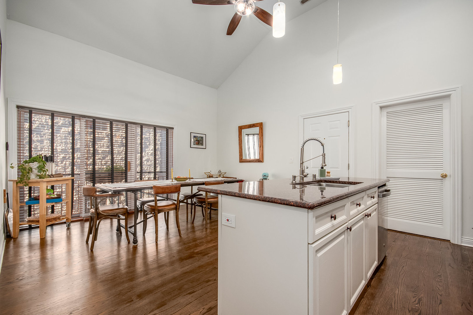 930 West Cuyler Avenue, Unit 3W Chicago, IL 60613 - Photo 9 of 25