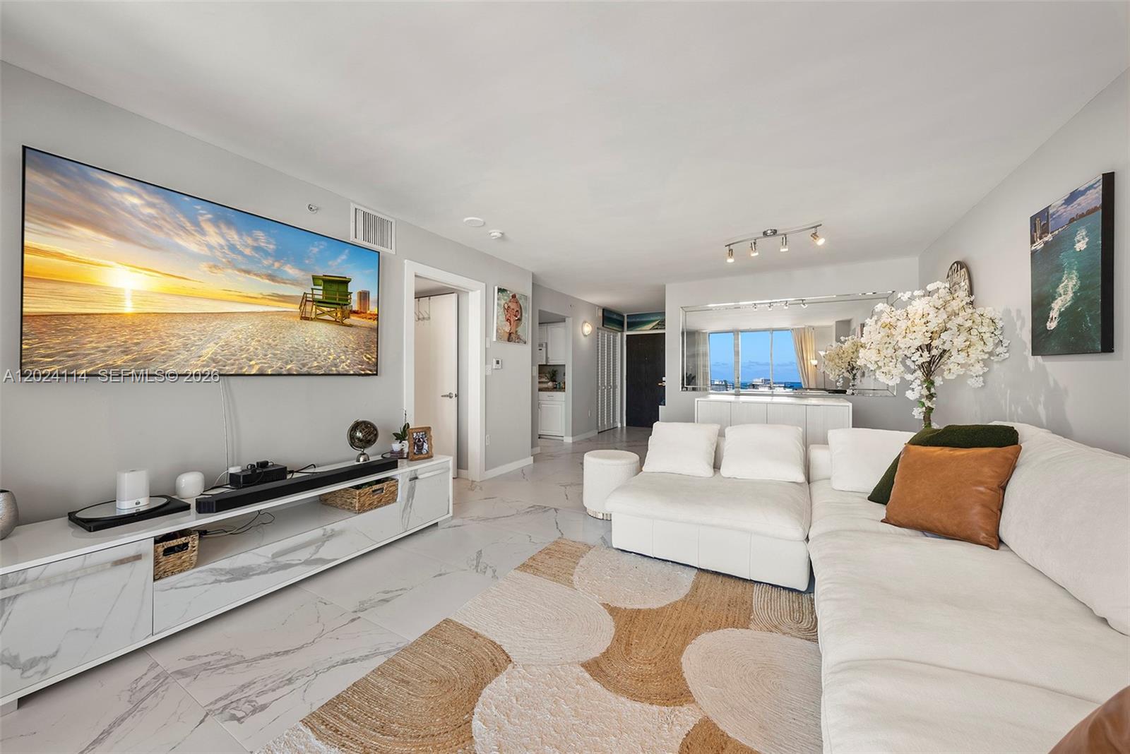 90 Alton Road, Unit 1405 Miami Beach, FL 33139 - Photo 3 of 39 Gallery Image 3