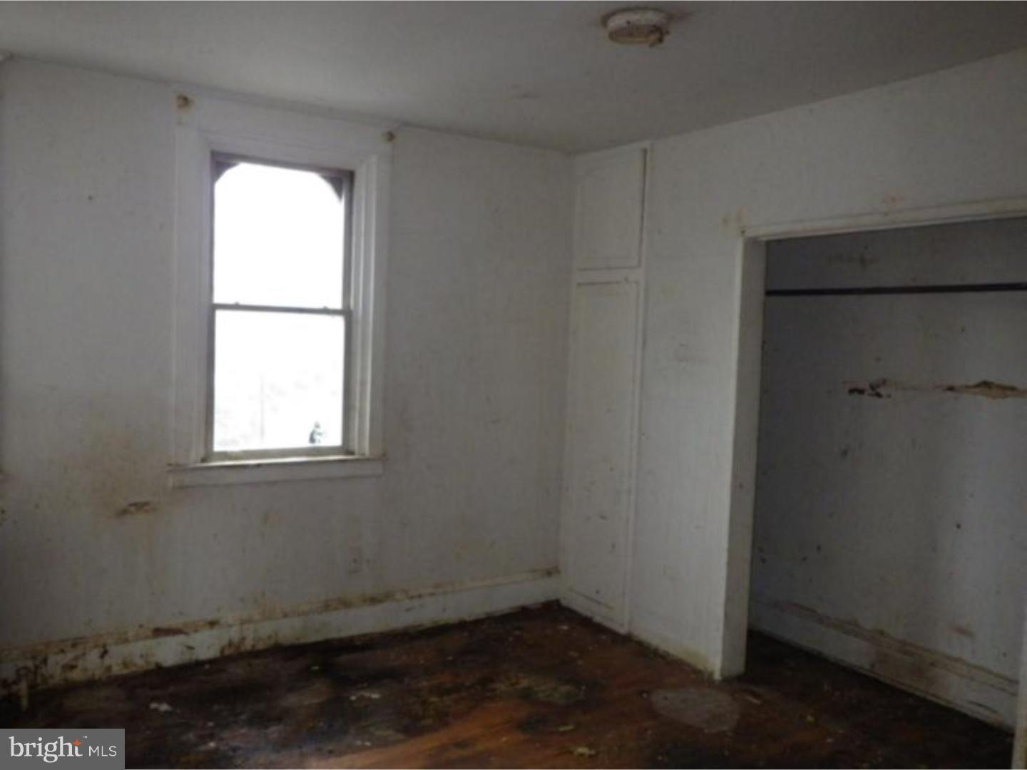 634 Littlecroft Road Upper Darby, PA 19082 - Photo 5 of 9 an empty room with a window