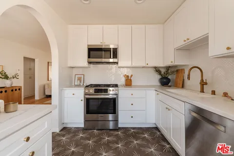 $699,000 | 2021 Hillhurst Avenue, Unit 9, Los Angeles, CA 90027