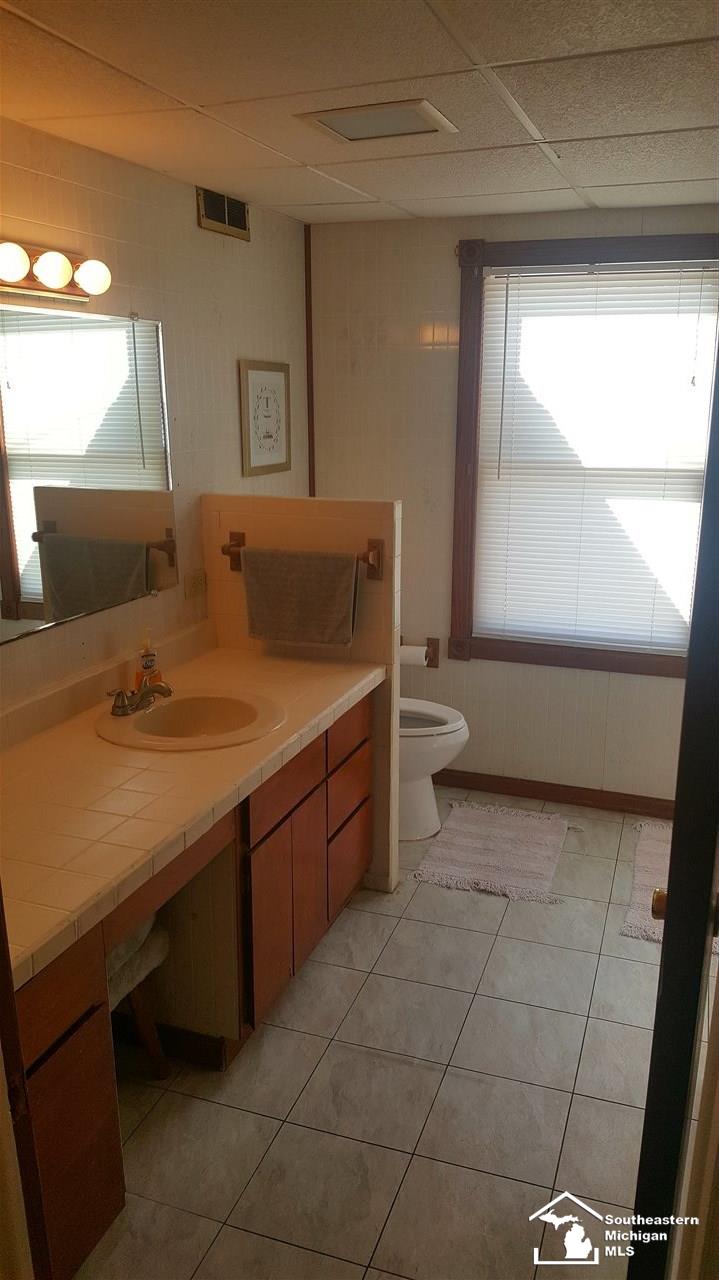 2007 Edgewater Street Monroe, MI 48162 - Photo 10 of 18 31385888-9.JPG