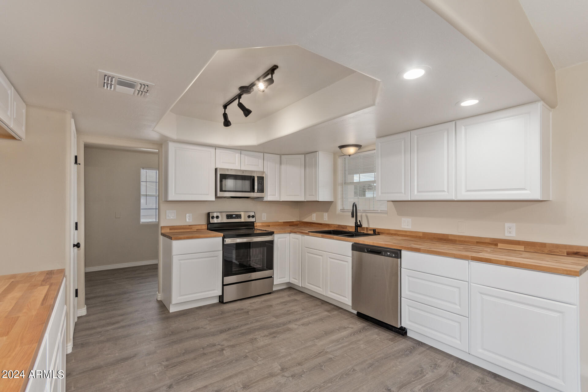 582 West Cavalry Road New River, AZ 85087 - Photo 9 of 26