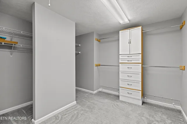 $899,999 | 1054 Colonial Drive, Morristown, TN 37814