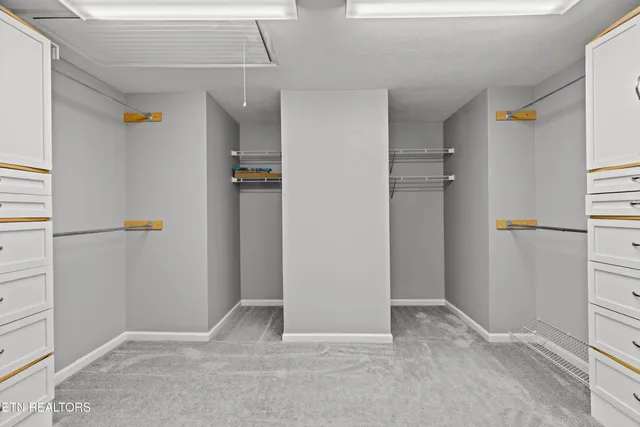 $899,999 | 1054 Colonial Drive, Morristown, TN 37814