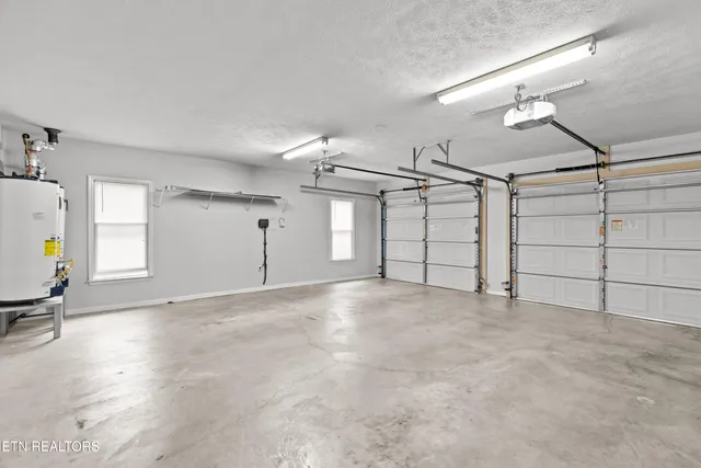 $899,999 | 1054 Colonial Drive, Morristown, TN 37814