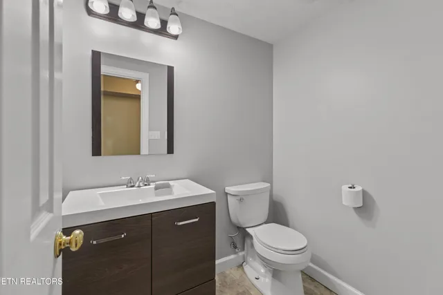 $899,999 | 1054 Colonial Drive, Morristown, TN 37814