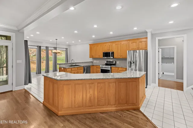 $899,999 | 1054 Colonial Drive, Morristown, TN 37814