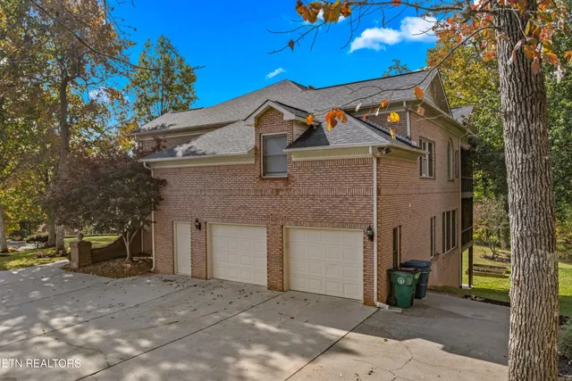 $899,999 | 1054 Colonial Drive, Morristown, TN 37814