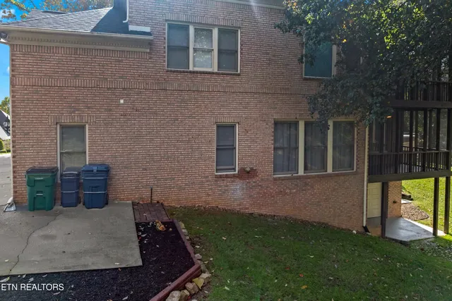 $899,999 | 1054 Colonial Drive, Morristown, TN 37814