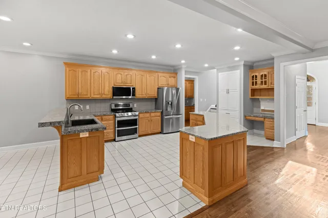 $899,999 | 1054 Colonial Drive, Morristown, TN 37814