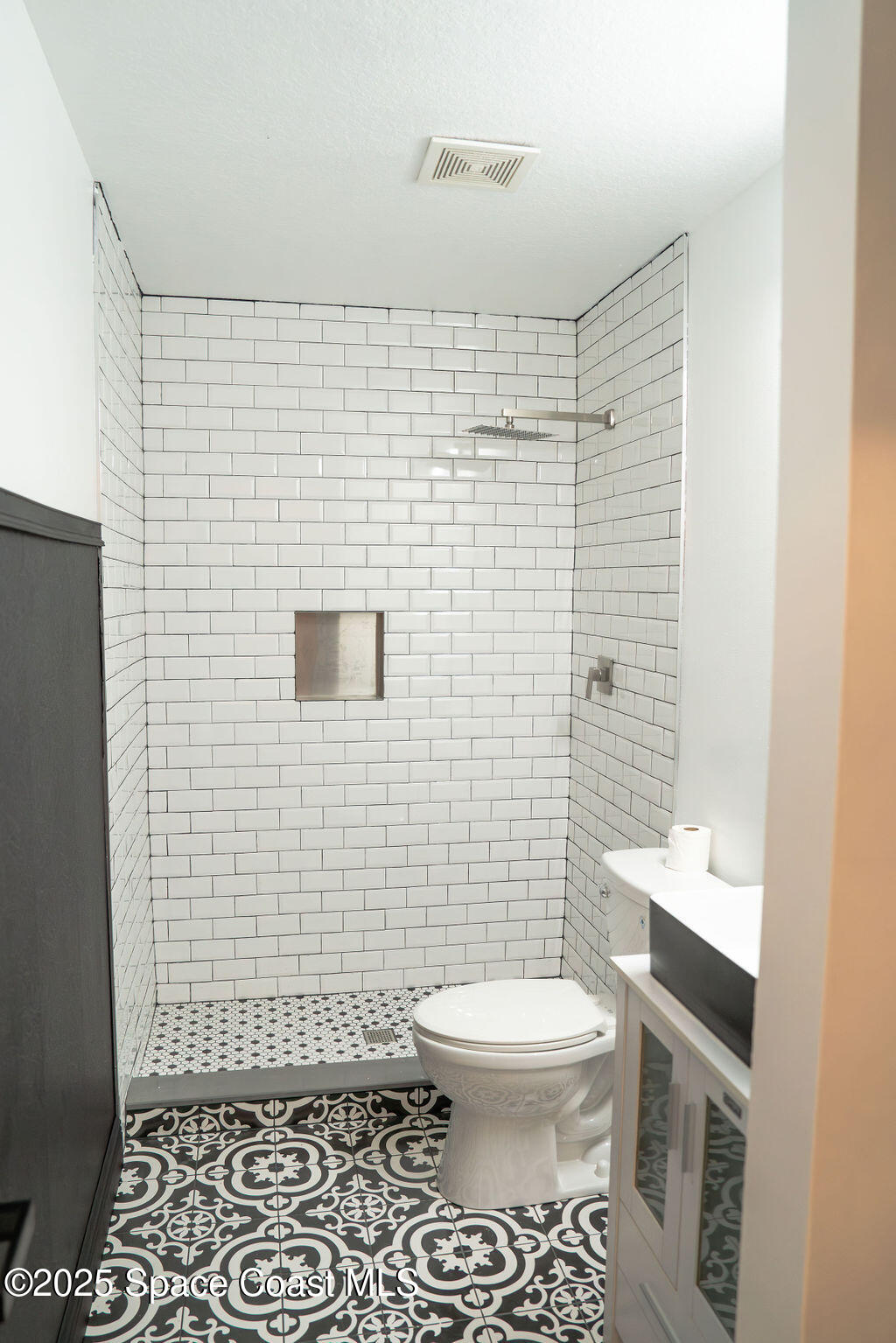 272 Delake Road Northwest Palm Bay, FL 32907 - Photo 13 of 18 Guest Bath