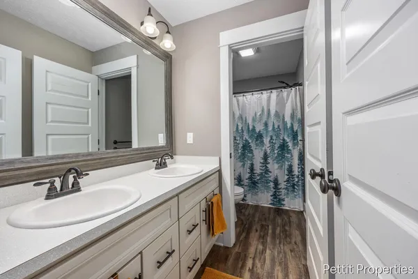 $599,000 | 3099 Lowingwood Court, Jenison, MI 49428