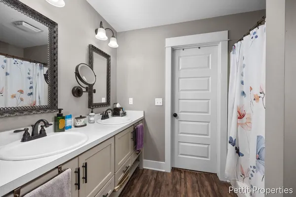 $599,000 | 3099 Lowingwood Court, Jenison, MI 49428