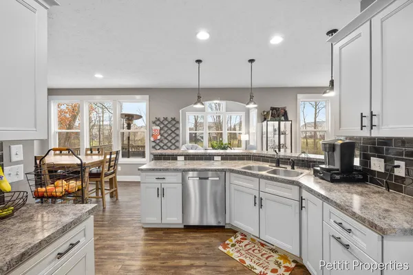 $599,000 | 3099 Lowingwood Court, Jenison, MI 49428