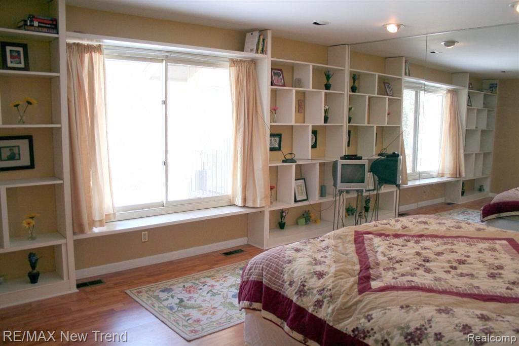 5200 Rector Court Bloomfield Hills, MI 48302 - Photo 14 of 25 Master Suite w/ Built-In Shelves