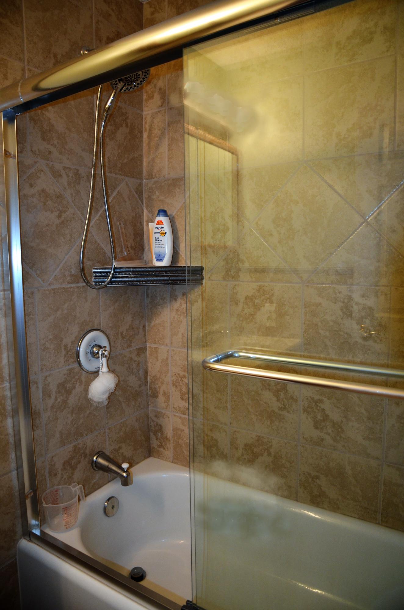 923 Parrish Road Knoxville, TN 37923 - Photo 18 of 30 Hall Bathroom